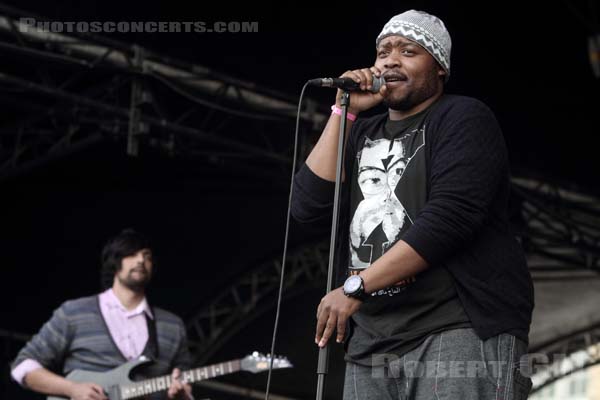 TUMI AND THE VOLUME - 2010-06-21 - VINCENNES - Chateau de Vincennes - 
